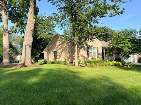 Tiny photo for 1707 Pondview Drive, Hoffman Estates, IL 60192 (MLS # 12751823)