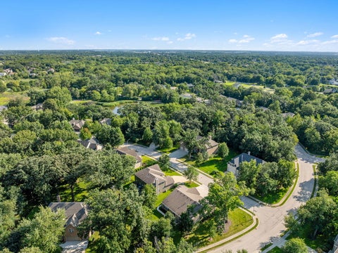 Tiny photo for 1707 Pondview Drive, Hoffman Estates, IL 60192 (MLS # 12751823)