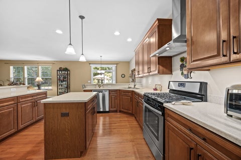 Tiny photo for 1707 Pondview Drive, Hoffman Estates, IL 60192 (MLS # 12751823)