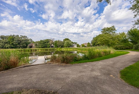 Tiny photo for 1707 Pondview Drive, Hoffman Estates, IL 60192 (MLS # 12751823)