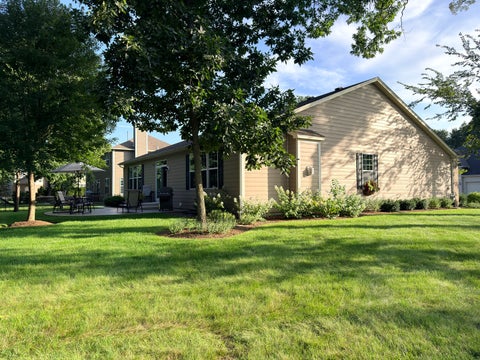 Tiny photo for 1707 Pondview Drive, Hoffman Estates, IL 60192 (MLS # 12751823)