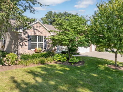 Tiny photo for 1707 Pondview Drive, Hoffman Estates, IL 60192 (MLS # 12751823)