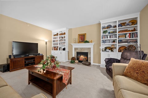 Tiny photo for 1707 Pondview Drive, Hoffman Estates, IL 60192 (MLS # 12751823)