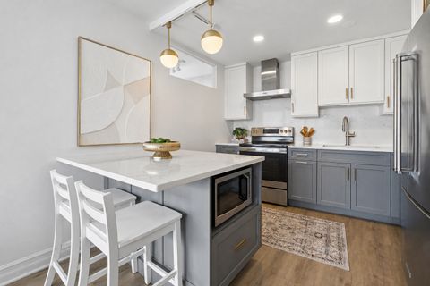 Tiny photo for 2930 N SHERIDAN Road #2106, Chicago, IL 60657 (MLS # 12633979)