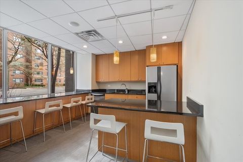 Tiny photo for 2930 N SHERIDAN Road #2106, Chicago, IL 60657 (MLS # 12633979)