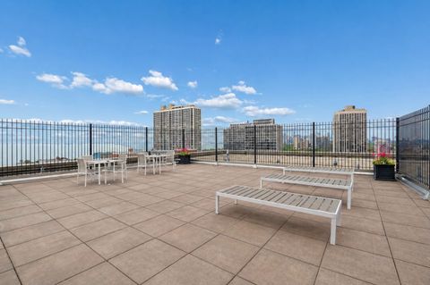 Tiny photo for 2930 N SHERIDAN Road #2106, Chicago, IL 60657 (MLS # 12633979)