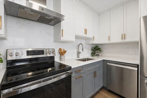 Tiny photo for 2930 N SHERIDAN Road #2106, Chicago, IL 60657 (MLS # 12633979)