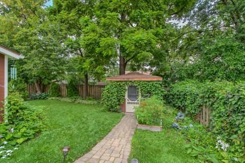 Tiny photo for 332 N West Avenue, Elmhurst, IL 60126 (MLS # 12578956)