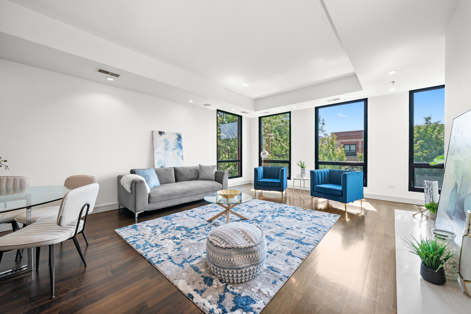 550 W Wellington Avenue 3E
