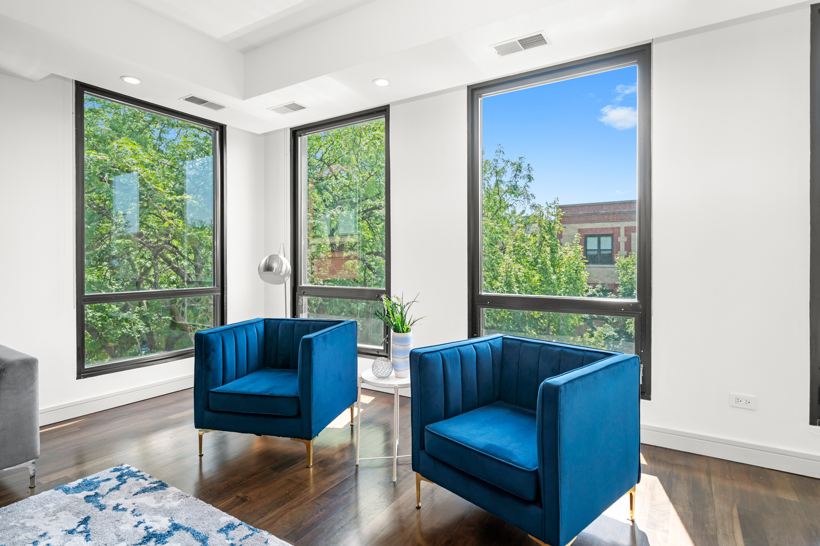 550 W Wellington Avenue 3E