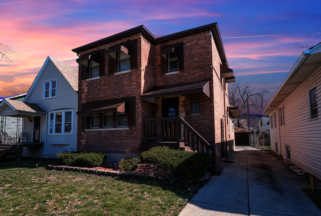 View Chicago, IL 60628 house