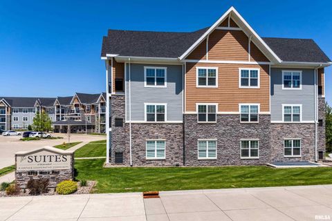 Tiny photo for 2592 MIDDLE Road #103, Bettendorf, IA 52722 (MLS # QC4265628)