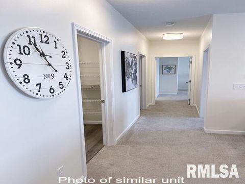 Tiny photo for 2592 MIDDLE Road #103, Bettendorf, IA 52722 (MLS # QC4265628)