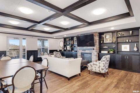 Tiny photo for 2592 MIDDLE Road #103, Bettendorf, IA 52722 (MLS # QC4265628)