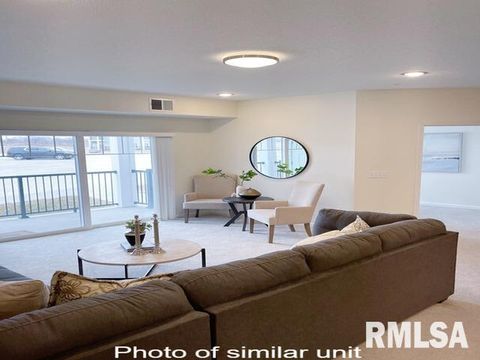 Tiny photo for 2592 MIDDLE Road #103, Bettendorf, IA 52722 (MLS # QC4265628)