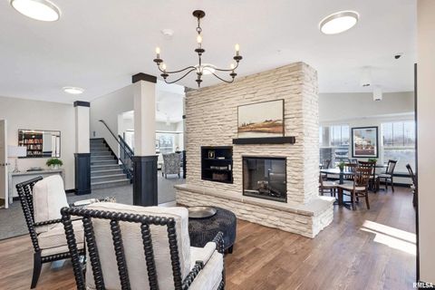 Tiny photo for 2592 MIDDLE Road #103, Bettendorf, IA 52722 (MLS # QC4265628)