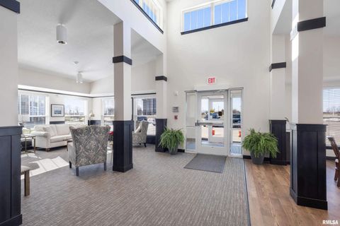 Tiny photo for 2592 MIDDLE Road #103, Bettendorf, IA 52722 (MLS # QC4265628)