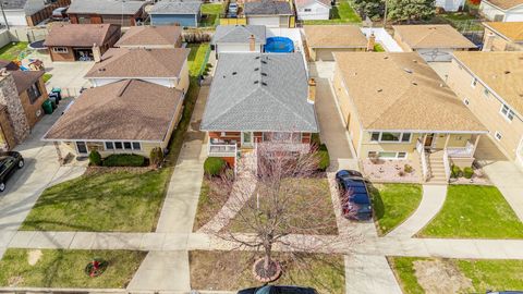 Tiny photo for 9220 S Avers Avenue, Evergreen Park, IL 60805 (MLS # 12599723)