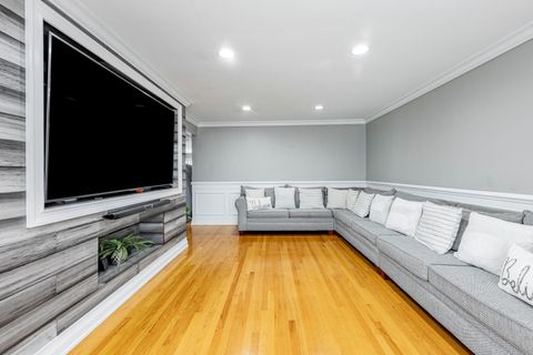 Tiny photo for 9220 S Avers Avenue, Evergreen Park, IL 60805 (MLS # 12599723)