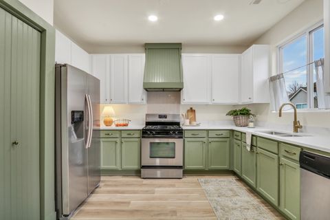 Tiny photo for 983 Ellsworth Drive, Grayslake, IL 60030 (MLS # 12524390)