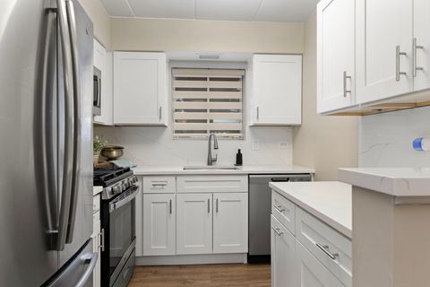 Tiny photo for 63 W 64th Street #102, Westmont, IL 60559 (MLS # 12472466)