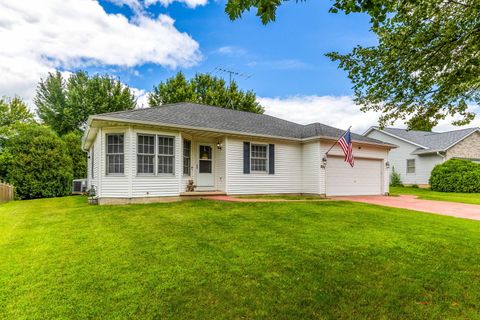 Photo of 807 Aspen Way, Genoa, IL 60135 (MLS # 12457473) Photo of 807 Aspen Way, Genoa, IL 60135 (MLS # 12457473)