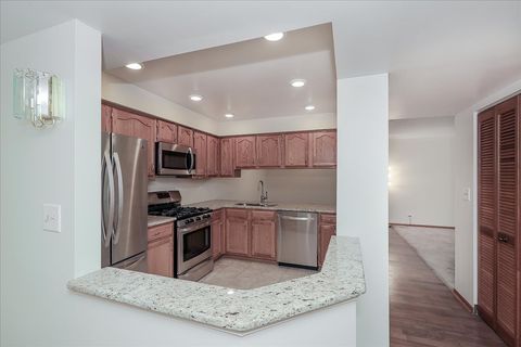 Tiny photo for 440 E Montrose Avenue #106, Wood Dale, IL 60191 (MLS # 12470773)