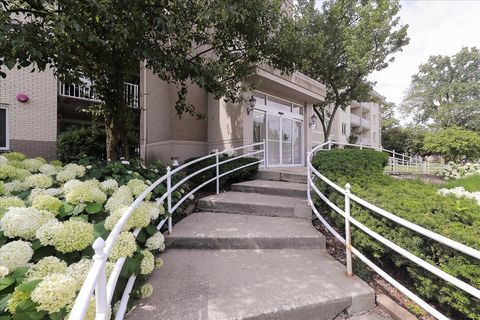 Tiny photo for 440 E Montrose Avenue #106, Wood Dale, IL 60191 (MLS # 12470773)