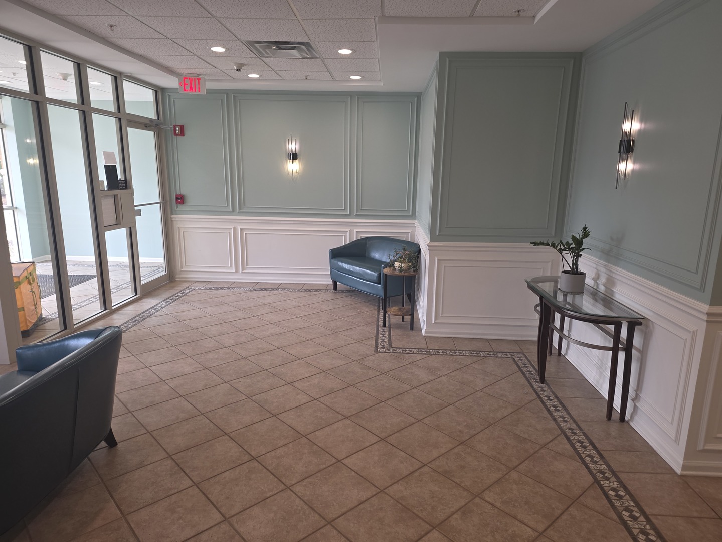 6815 N MILWAUKEE Avenue 201