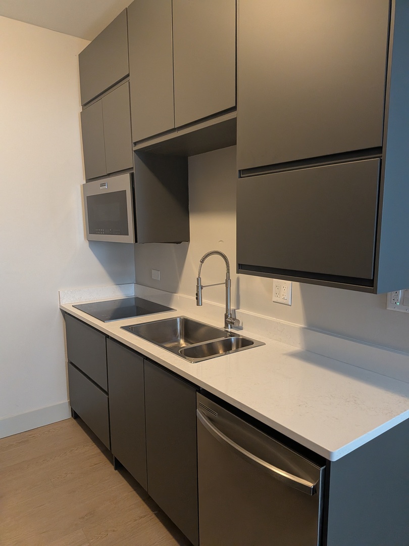 744 W California Terrace 1