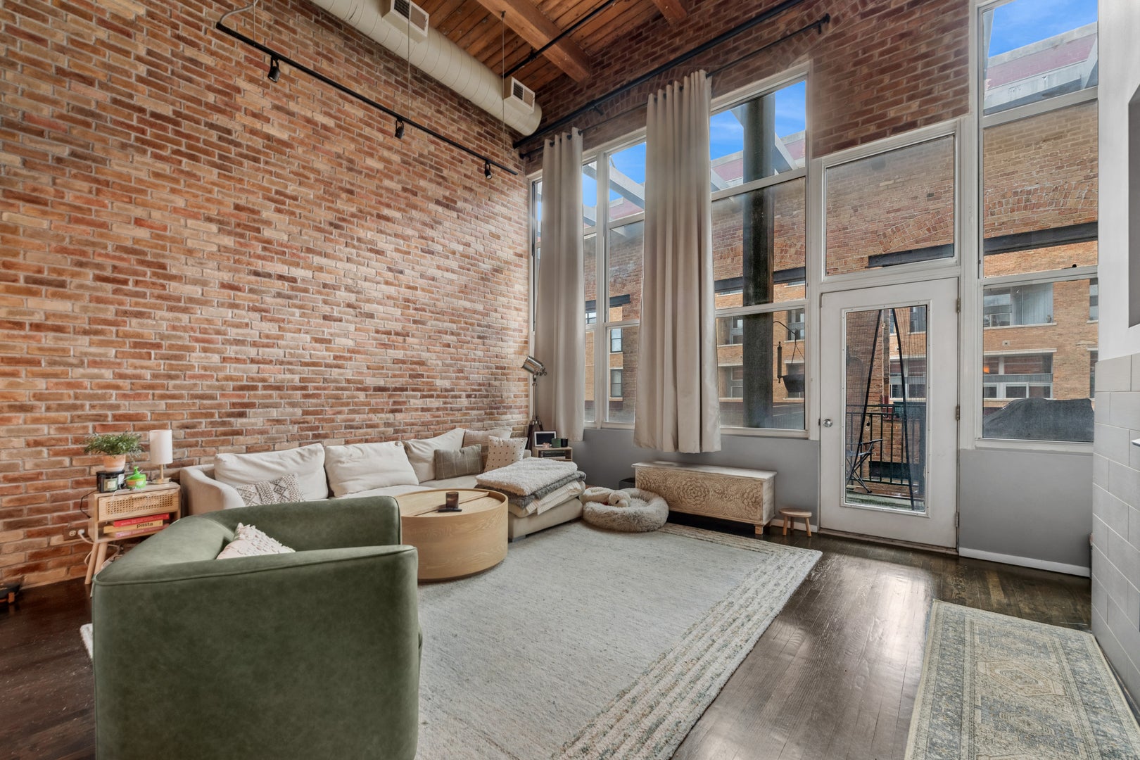 1000 W WASHINGTON Boulevard 430
