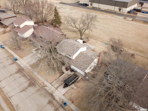 Tiny photo for 513 S 7TH Street, Eldridge, IA 52748 (MLS # QC4261880)