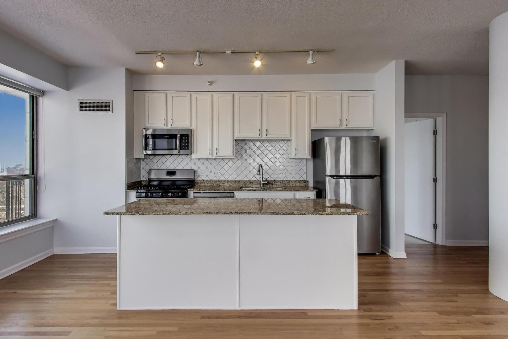 1717 S Prairie Avenue 805