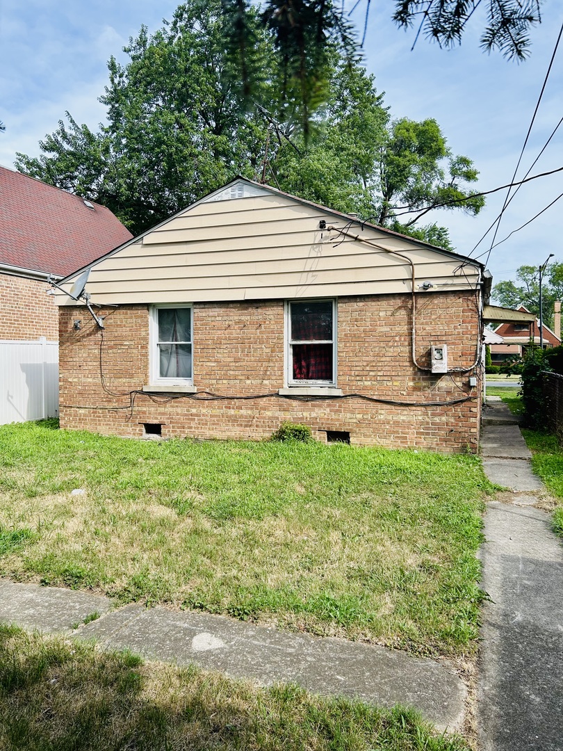 843 W VERMONT Avenue