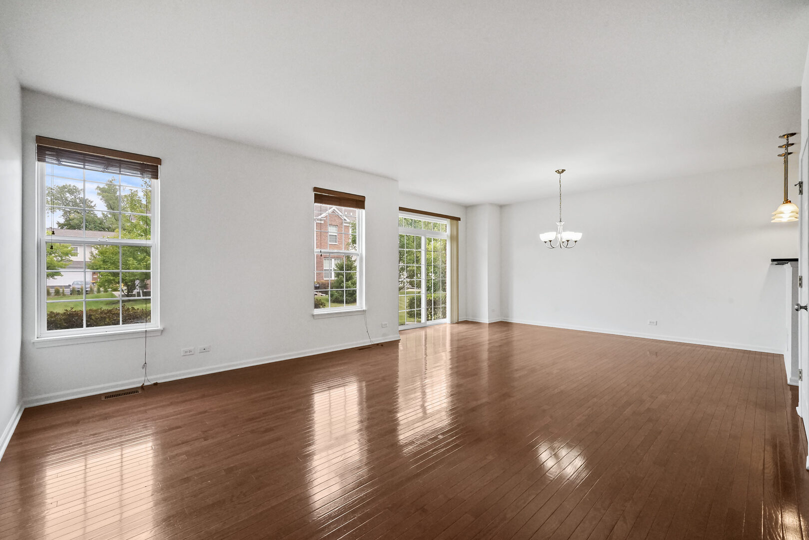 10S429 CARRINGTON Circle