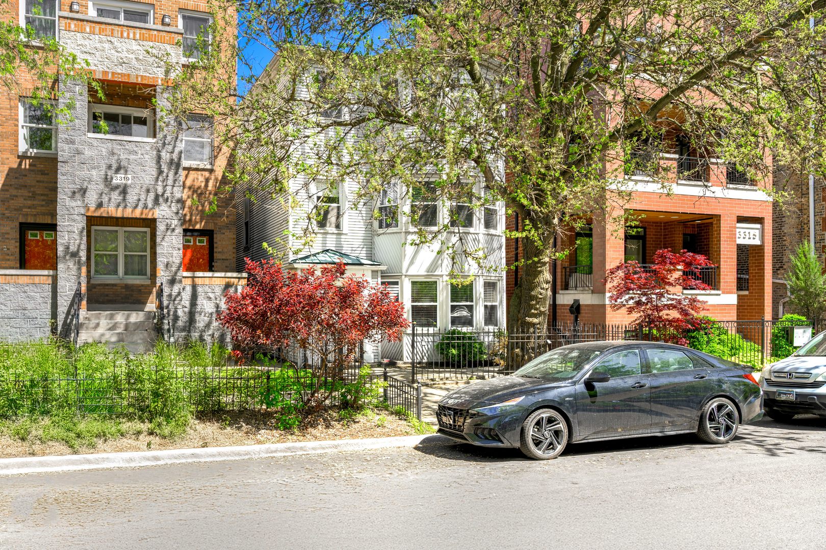 3317 N Seminary Avenue