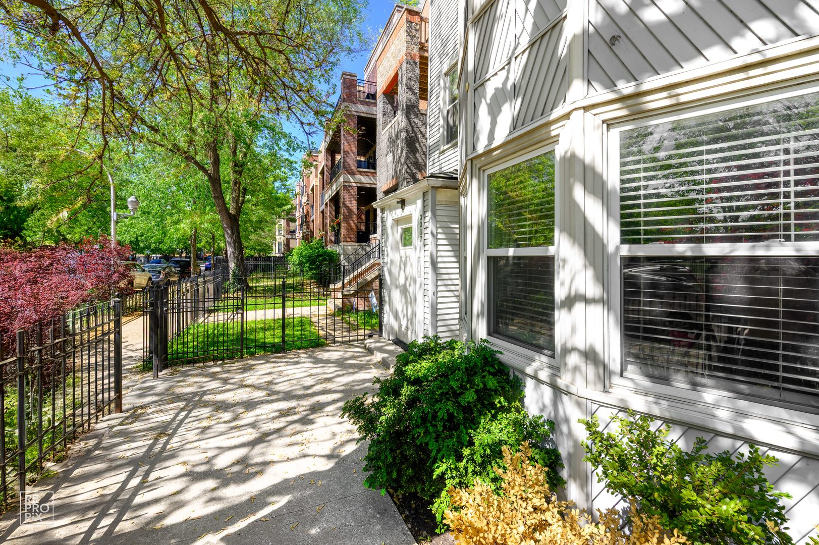 3317 N Seminary Avenue
