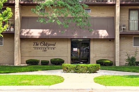 Tiny photo for 1380 Oakwood Avenue #204, Des Plaines, IL 60016 (MLS # 12795998)