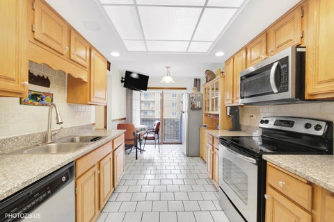 Tiny photo for 1380 Oakwood Avenue #204, Des Plaines, IL 60016 (MLS # 12795998)
