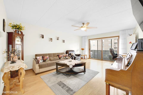 Tiny photo for 1380 Oakwood Avenue #204, Des Plaines, IL 60016 (MLS # 12795998)