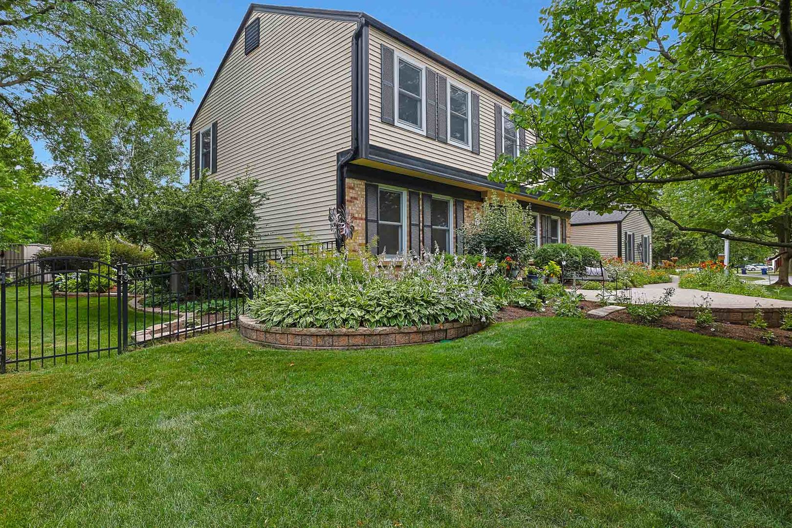 2394 Bayside Court