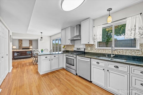 Tiny photo for 344 Yorkshire Drive, Mundelein, IL 60060 (MLS # 12751296)