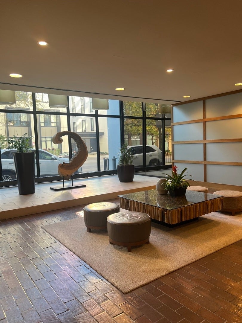 5445 N SHERIDAN Road 2803