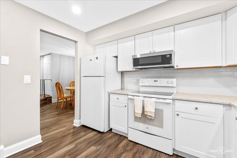 Tiny photo for 2370 Abbeywood Drive #B, Lisle, IL 60532 (MLS # 12691446)