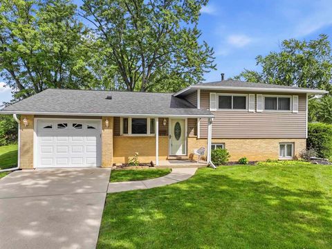 Photo of 133 Sumac Court, Schaumburg, IL 60193 (MLS # 12646905)