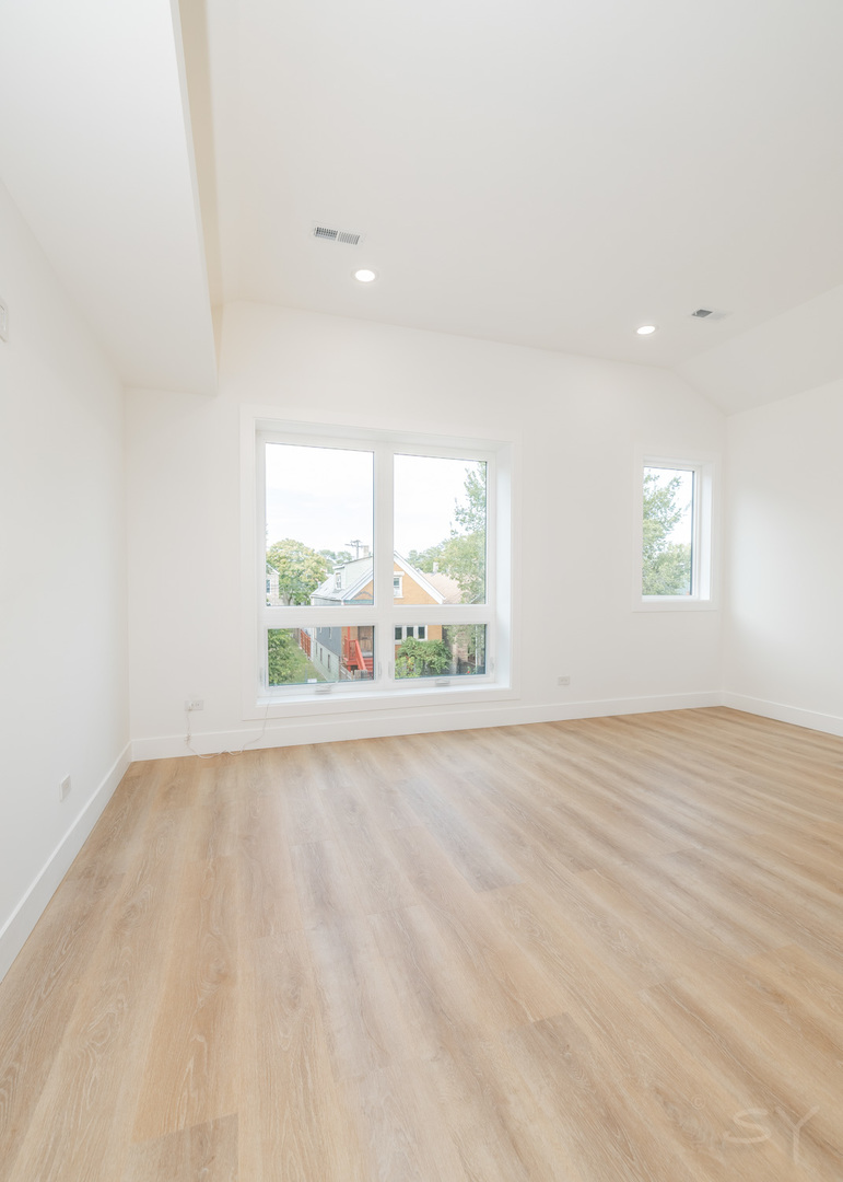 1245 S Fairfield Avenue 3