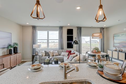 Tiny photo for 326 Kingsport Drive, South Elgin, IL 60177 (MLS # 12506890)