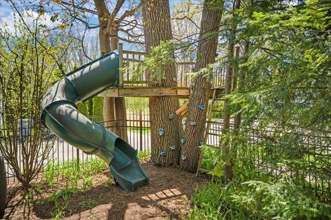 Tiny photo for 431 Laurel Avenue, Wilmette, IL 60091 (MLS # 12566743)