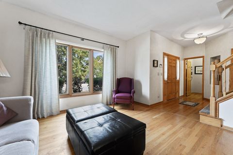 Tiny photo for 700 N Hundley Street, Hoffman Estates, IL 60169 (MLS # 12486068)