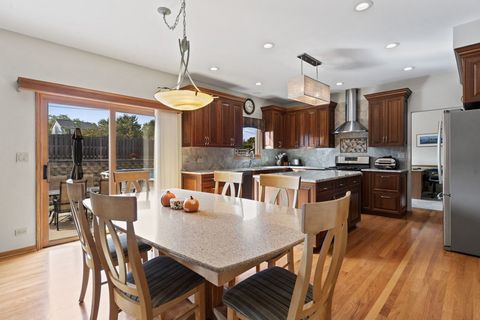 Tiny photo for 700 N Hundley Street, Hoffman Estates, IL 60169 (MLS # 12486068)